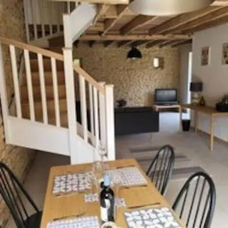 Le Sorbier 2 Bed/2 Bath With Swimming Pool מונטיניאק